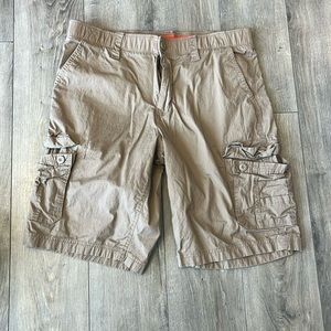 Men’s Urban Pipeline Tan Cargo Shorts. Size 34.